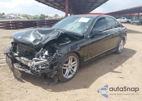 2012 Mercedes-Benz C 300 Luxury 4Matic/Sport 4Matic z USA, uszkodzony, nr VIN WDDGF8BB6CR227922